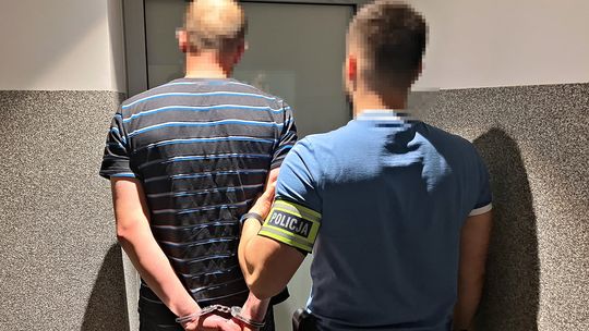 Zakrwawiony wyzywał medyków medycznych. Powiedział, że ich... zabije