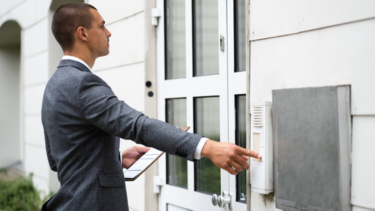 Zarabiasz najniższą krajową? Komornik będzie mógł ją zająć Zarabiasz najniższą krajową? Komornik będzie mógł ją zająć