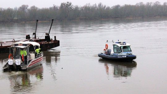 Zniknął pod wodą. Trwa akcja poszukiwawcza nastolatka