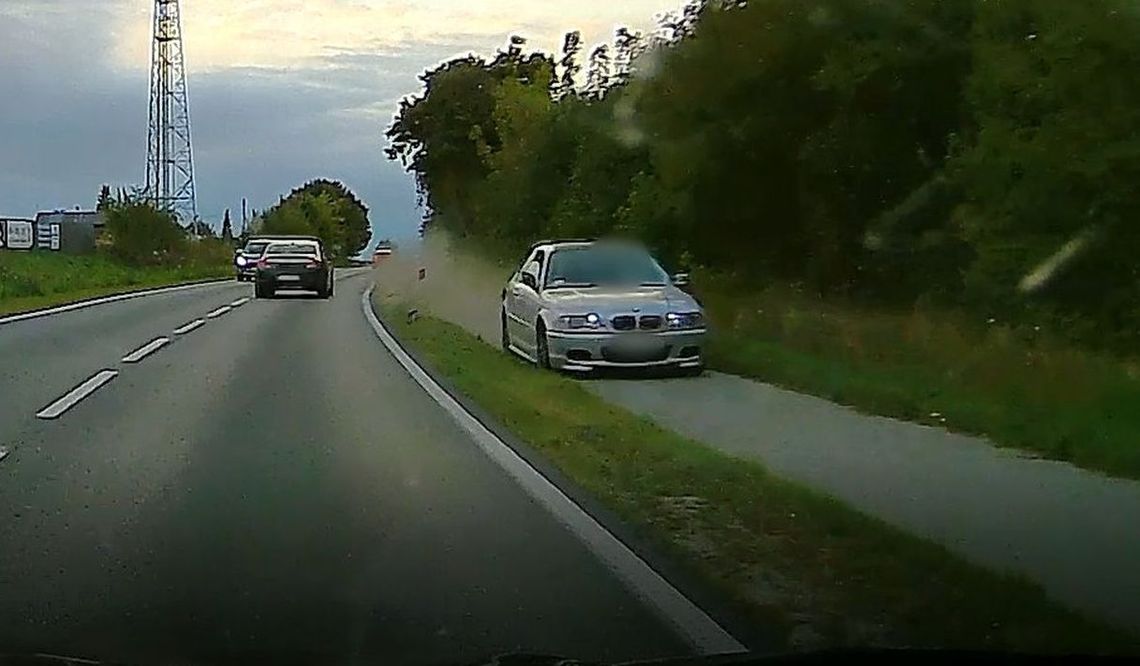 Wziął BMW ojca i wyprzedzając, zjechał nagle na ścieżkę rowerową [FILM]