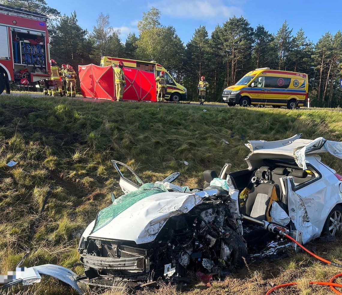 Czołowe zderzenie na drodze śmierci: jedna osoba zginęła, a trzy trafiły do szpitala Czołowe zderzenie na drodze śmierci: jedna osoba zginęła, a trzy trafiły do szpitala