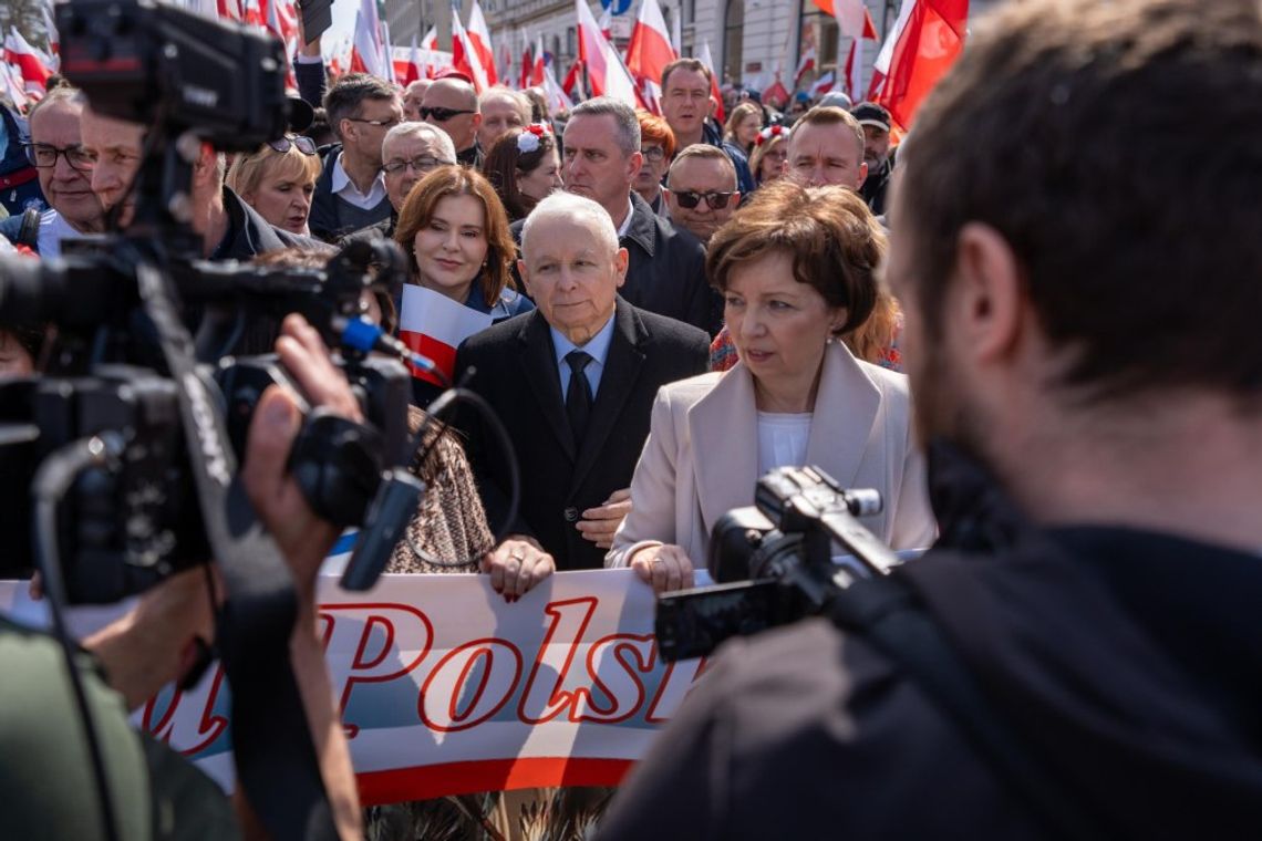 PKW przekaże mniej pieniędzy partiom PiS i Konfederacji. Nie spełnili warunków na publiczne pieniądze