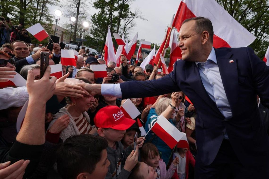 Kontrowersje w sprawie mieszkań Nawrockiego. To opieka społeczna zajęła się panem Jerzym