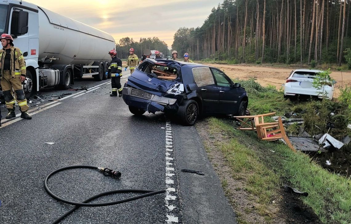 Droga prosta, a wypadek za wypadkiem. W wypadku uczestniczył TIR i dwie osobówki