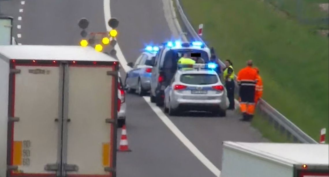 Najpierw na drodze ekspresowej cofał, a potem uciekał przed policją [WIDEO]