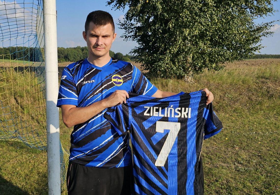 Pamiątki piłkarskie Piotra Zielińskiego. Licytacja lokalnego klubu sportowego Pamiątki piłkarskie Piotra Zielińskiego. Licytacja lokalnego klubu sportowego