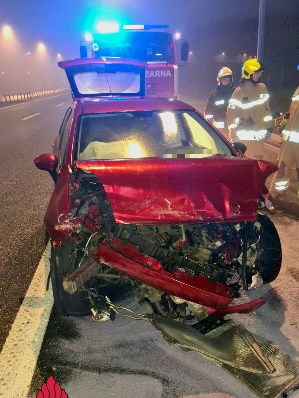 Groźne zdarzenie na drodze. Śliska nawierzchnia i marznące opady przyczyną wypadku