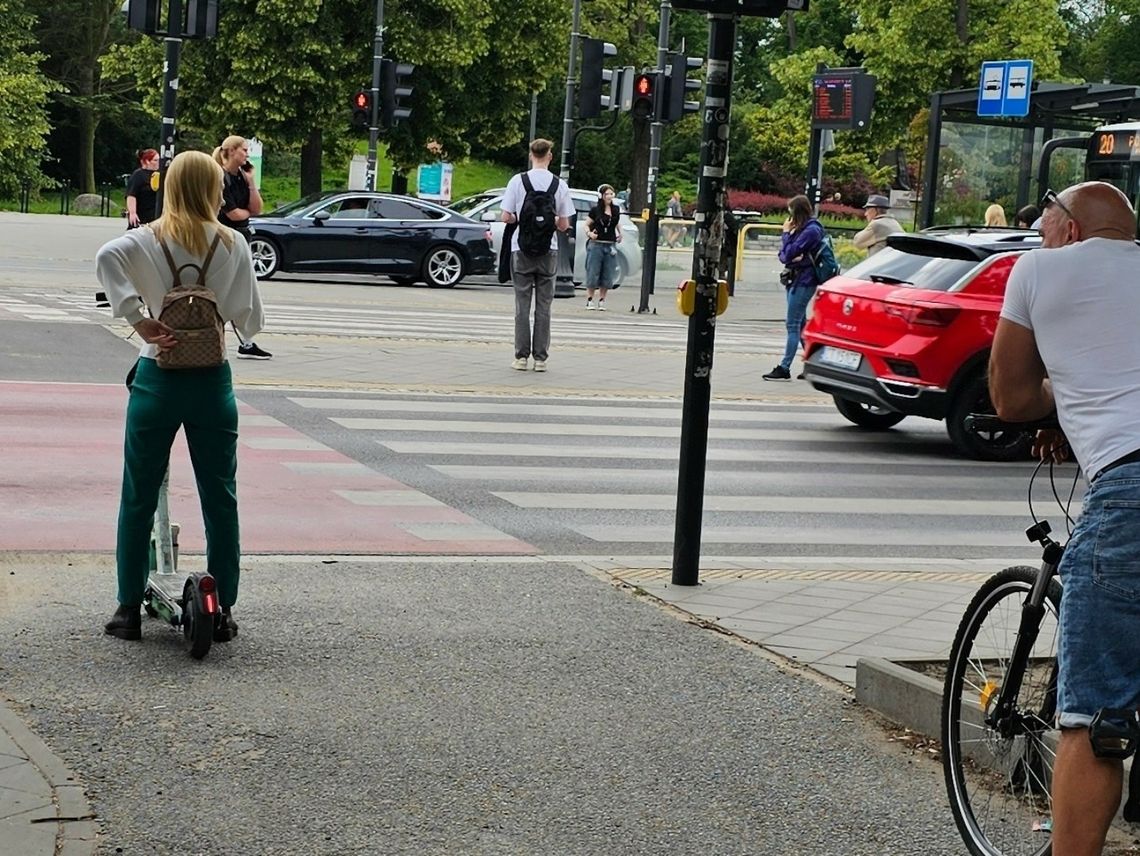 Groźny jak... kierowca hulajnogi. Czyli o czołowym zderzeniu dwóch hulajnóg