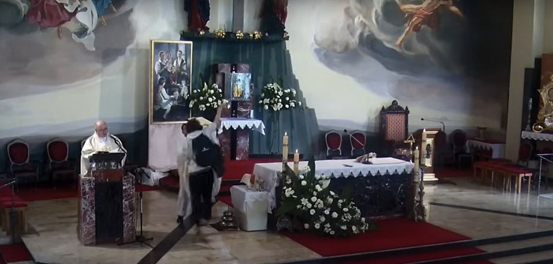 Bulwersujące zdarzenie w kościele podczas mszy w Boże Ciało [WIDEO]