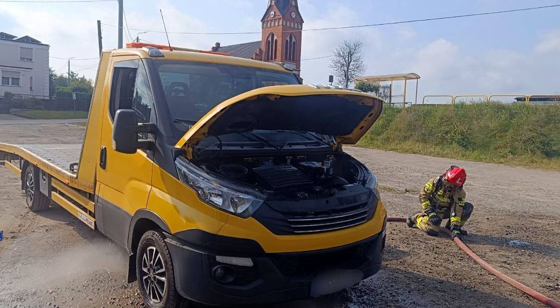 Laweta jechała po auto. Zapaliła się podczas jazdy Laweta jechała po auto. Zapaliła się podczas jazdy
