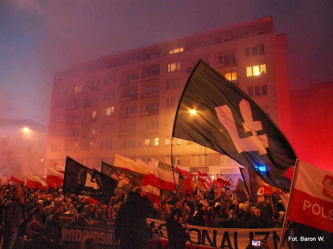 Z Torunia jadą na Marsz Niepodległości do Warszawy. Autokarem i pociągiem