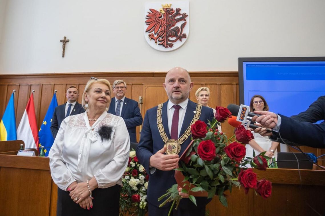 Marszałek bez niespodzianek. Objął kolejną kadencję