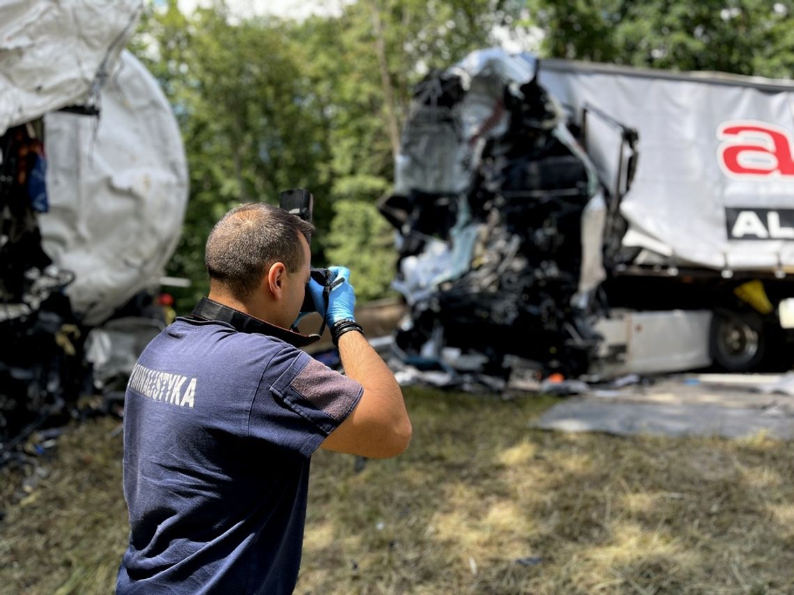 Masakryczny wypadek na DK 10. Nie żyje kierowca cysterny