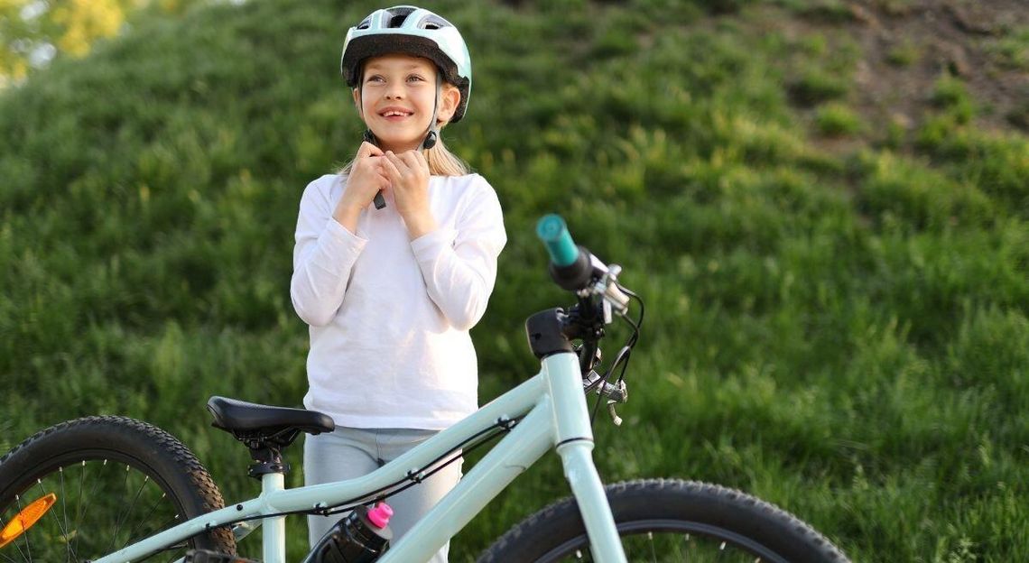 Minister idzie na zakupy. Szuka 65 tysięcy kasków dla dzieci Minister idzie na zakupy. Szuka 65 tysięcy kasków dla dzieci