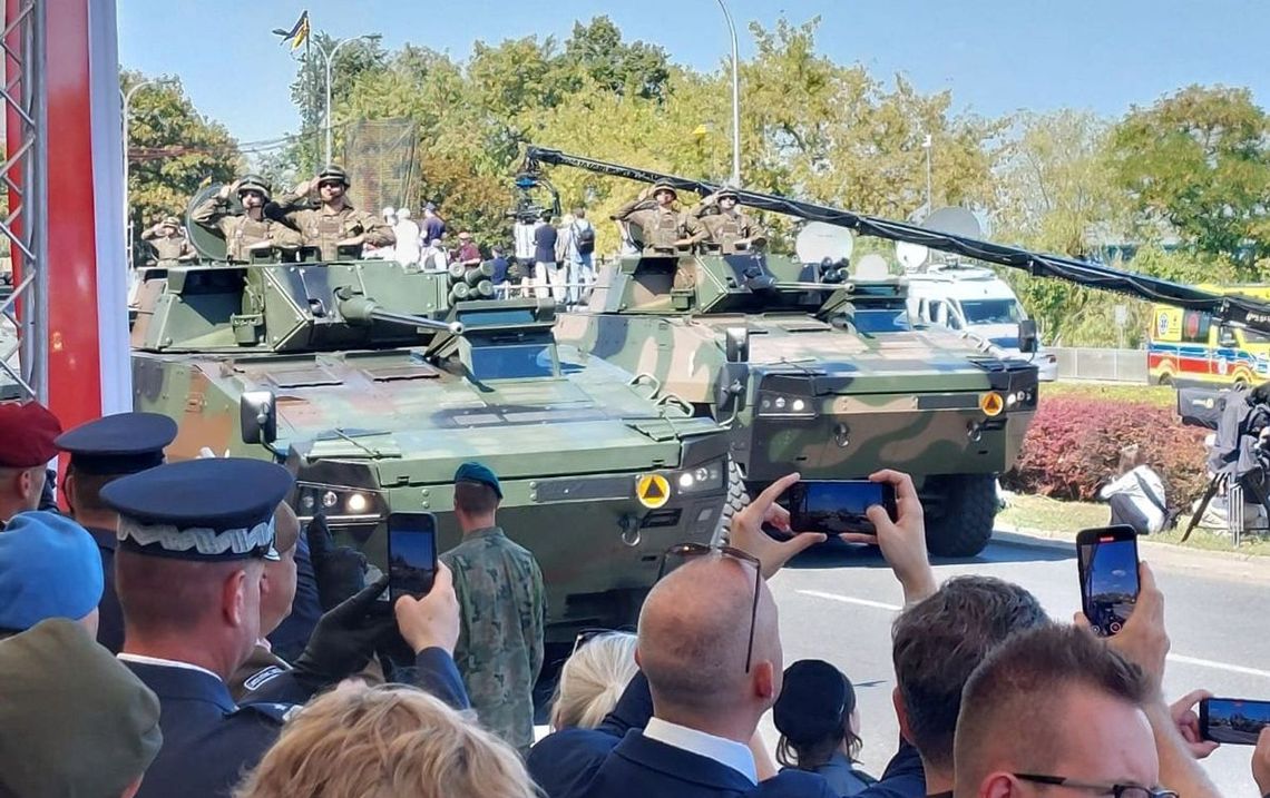 Minister obrony z przemówieniem do armii i o armii