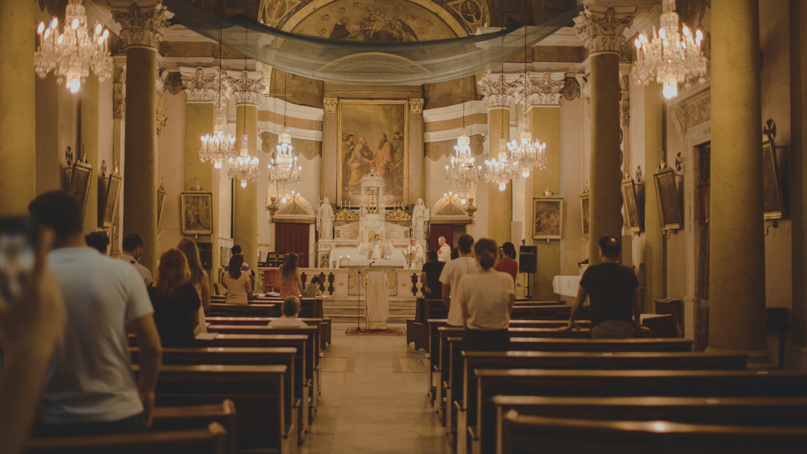 Na styku wiary i świeckości. Topnieje liczba wierzących i praktykujących Na styku wiary i świeckości. Topnieje liczba wierzących i praktykujących