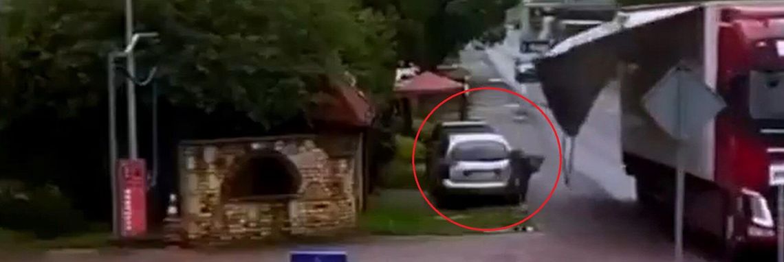 Niebezpieczna sytuacja. Takich zachowań żaden kierowca tira nie powinien przejawiać [WIDEO]