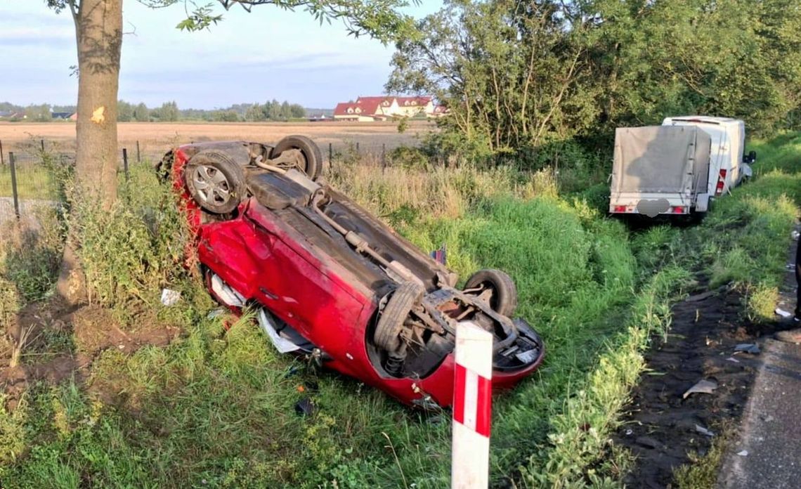 Nie zmieścili się na drodze. Kierowca w szpitalu