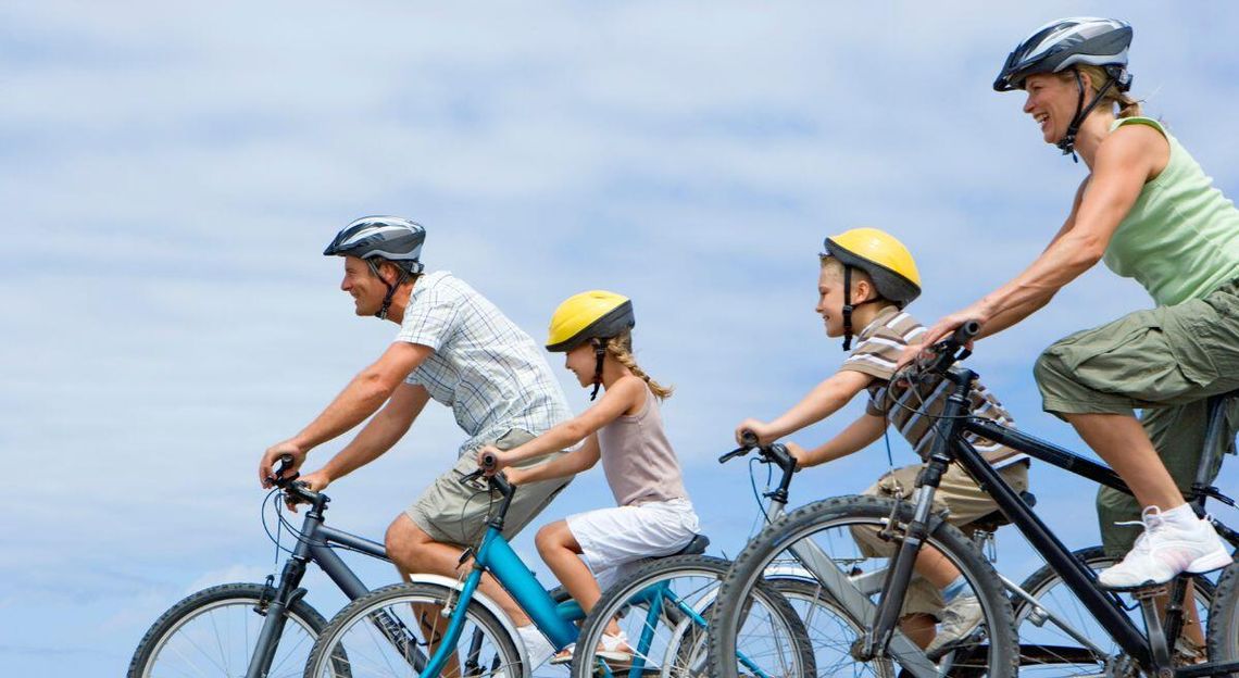 Obowiązkowe kaski dla rowerzystów. Wiceminister ujawnia plan Obowiązkowe kaski dla rowerzystów. Wiceminister ujawnia plan