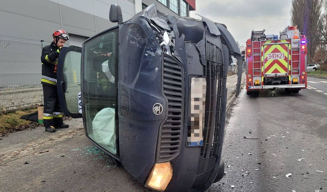 Odbił się od chińskiego terenowego SUV-a i dachował Odbił się od chińskiego terenowego SUV-a i dachował