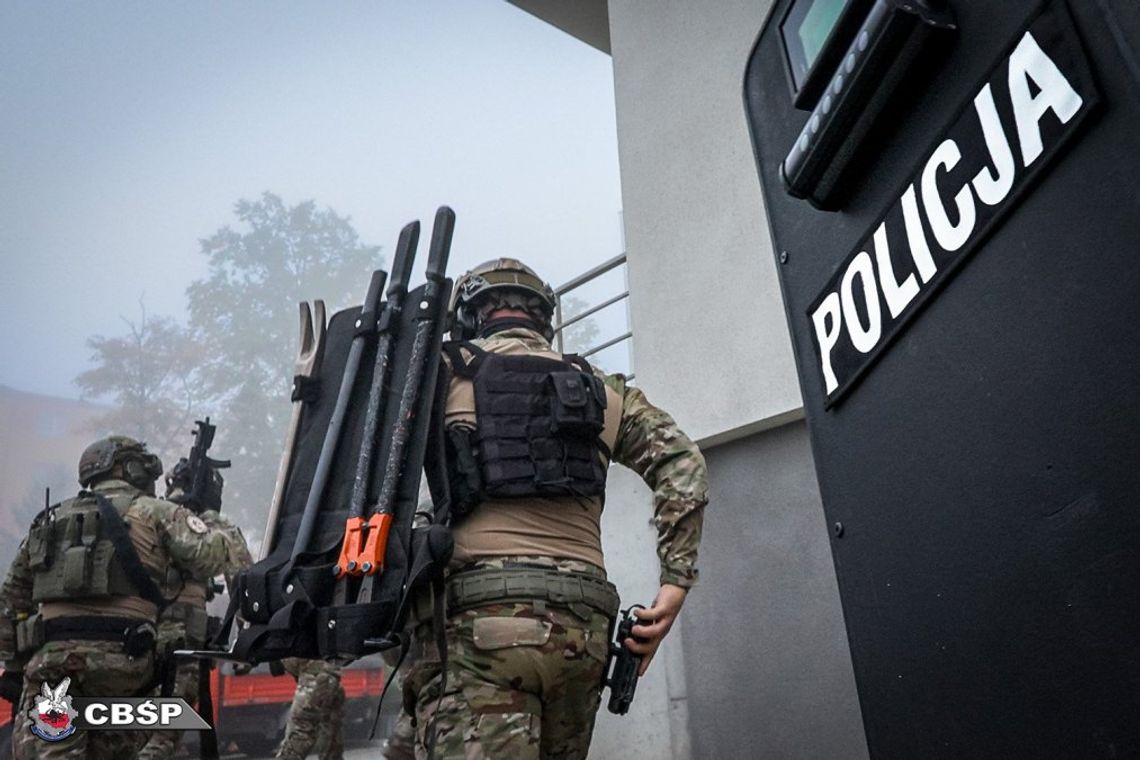 Policji nie ufamy jak wcześniej. Jak plasuje się Toruń i nasz region [MAPA]