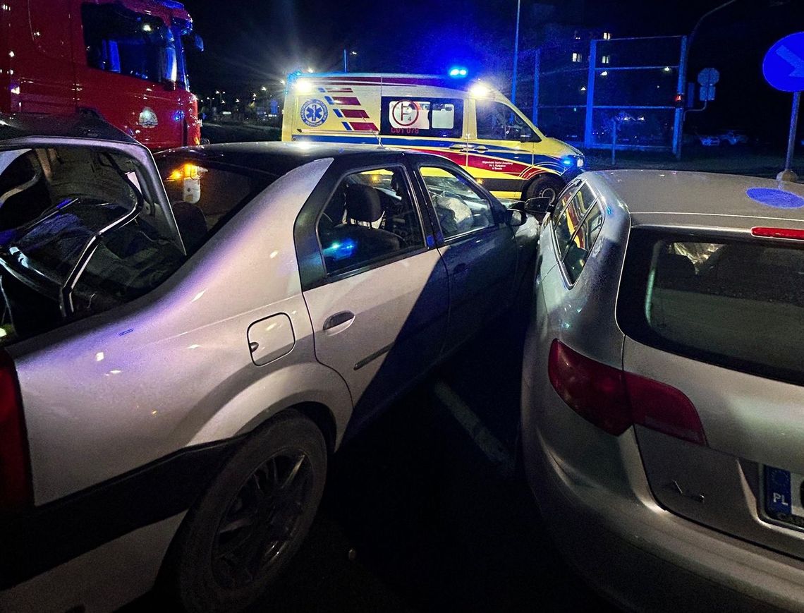 Poważne w skutkach "przytulenie". Duży huk, zgniecenie i poszkodowany Poważne w skutkach "przytulenie". Duży huk, zgniecenie i poszkodowany