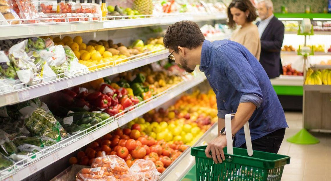 Rolnicy chcą dodatkowych cen w sklepach. Żeby klient wiedział Rolnicy chcą dodatkowych cen w sklepach. Żeby klient wiedział