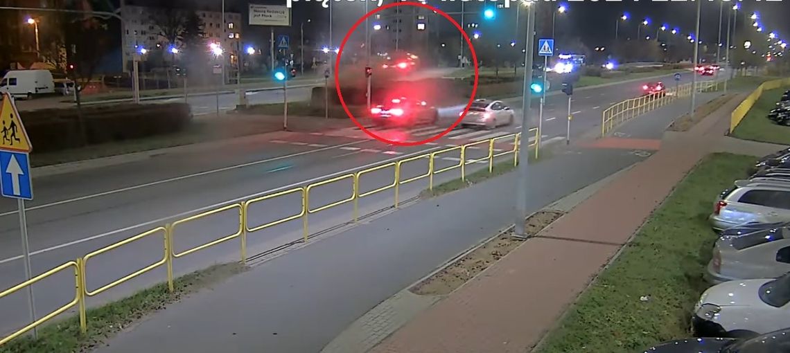 Auto na prostej drodze wystrzeliło w górę [WIDEO]