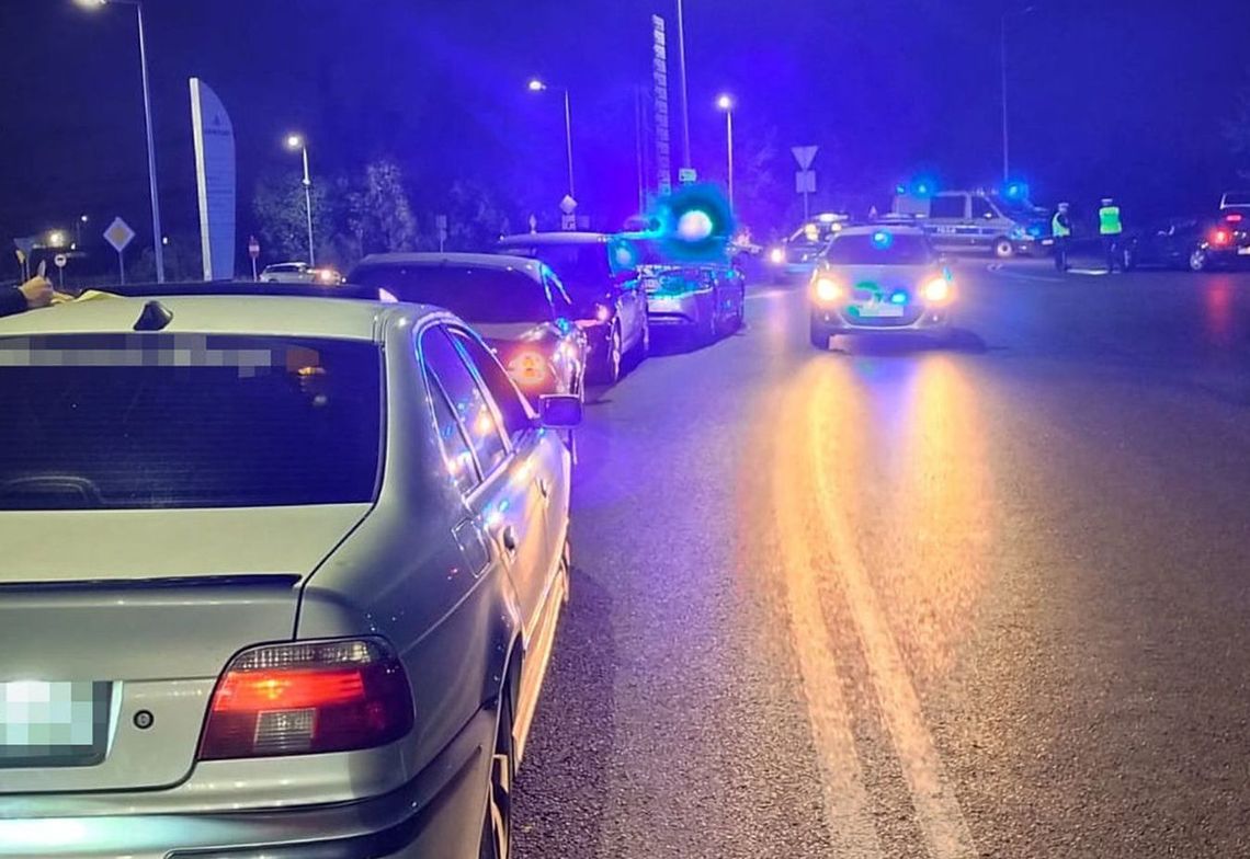 Skasowali nielegalny nocny wyścig samochodowy. Posypały się mandaty