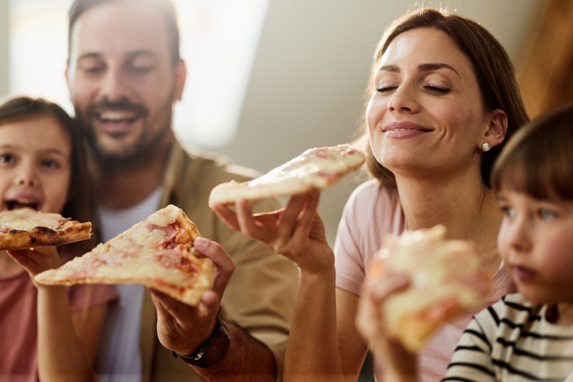 W domu czy w restauracji? Podajemy pyszny przepis na pizzę