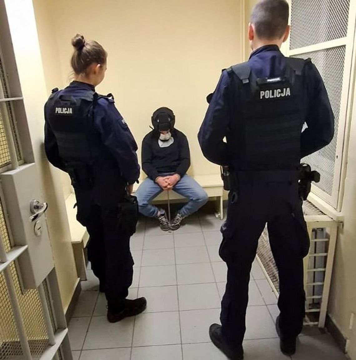 Szaleńczy rajd skradzionym tirem z burakami. Kierowca pod wpływem metaamfetaminy wyskoczył z jadącego auta Szaleńczy rajd skradzionym tirem z burakami. Kierowca pod wpływem metaamfetaminy wyskoczył z jadącego auta