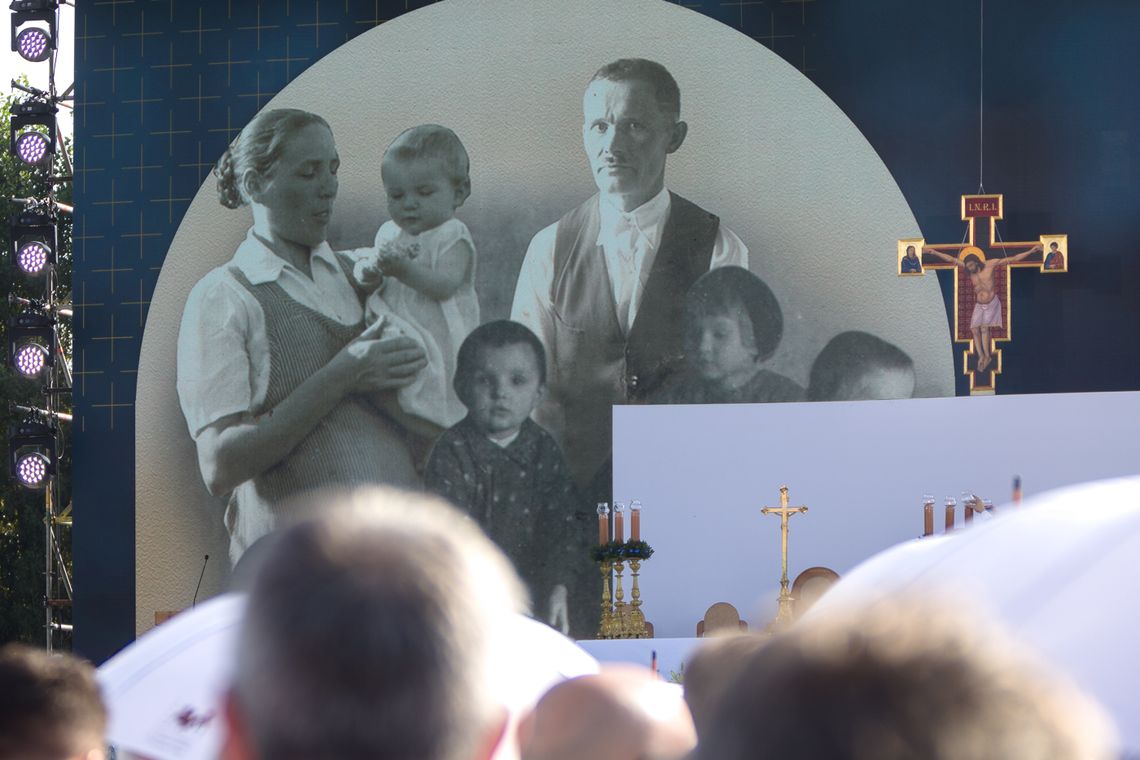 Takiej beatyfikacji jeszcze nie było. Dołączyli do grona błogosławionych