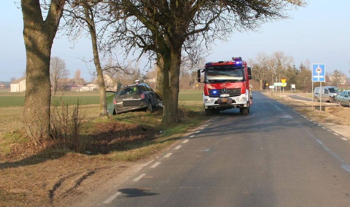 Tragiczny wypadek drogowy w biały dzień. 76-letni kierowca zginął na miejscu