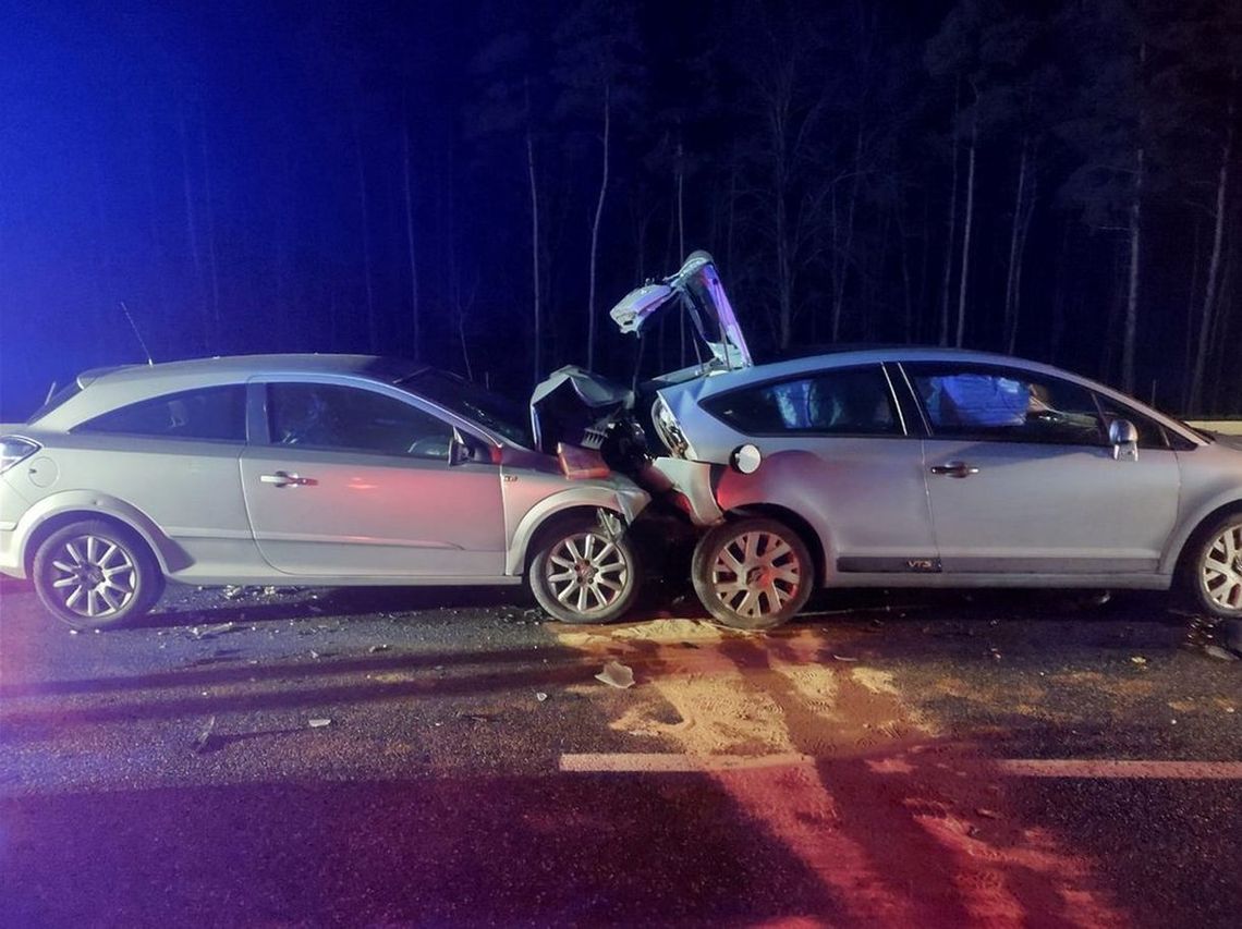 W pijackim zwidzie uderzył w poprzedzający go samochód