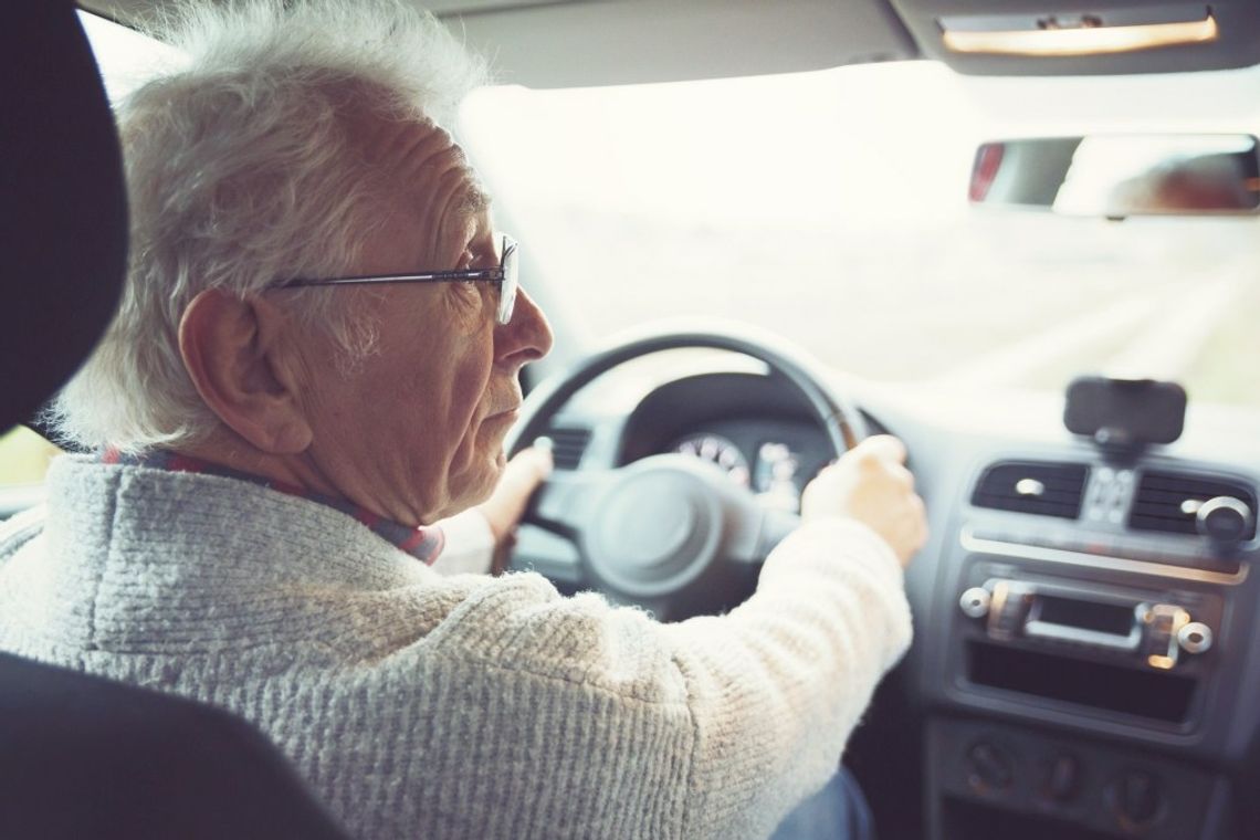 UE chce badać kierowców seniorów. I to co roku!