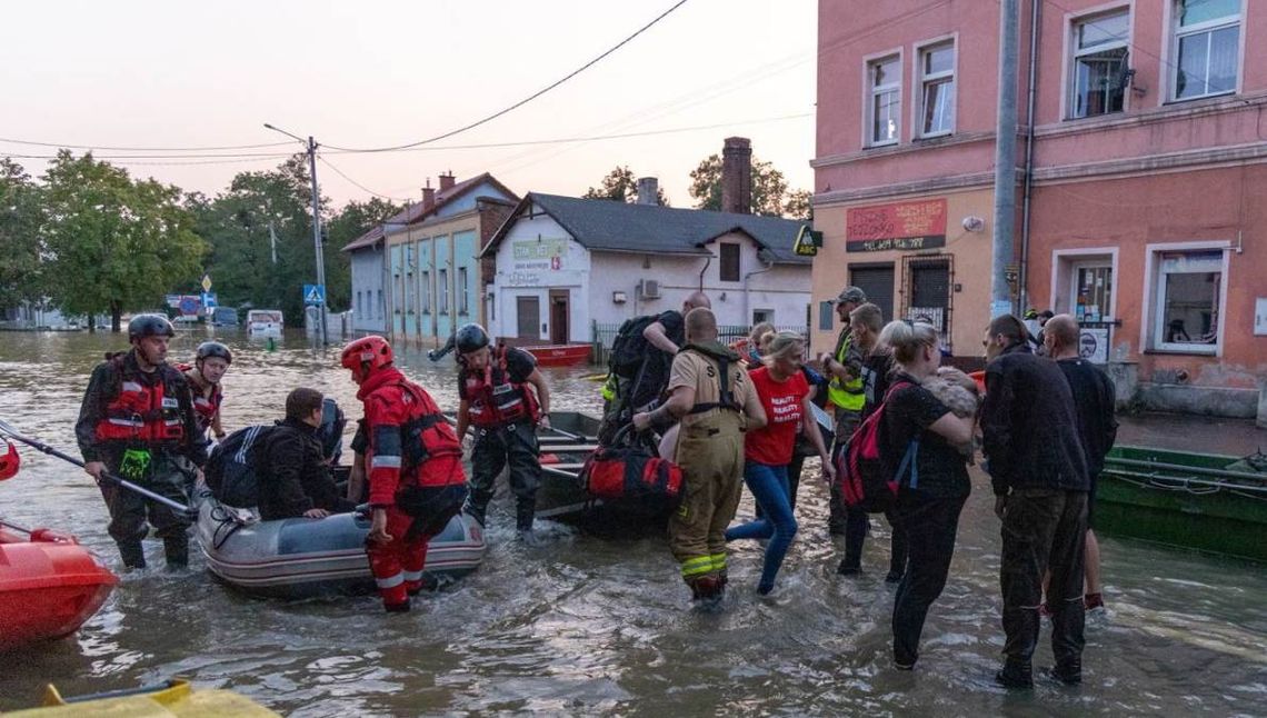 Obawy w Oławie. Miasto się broni. Na wielką falę szykuje się Opole