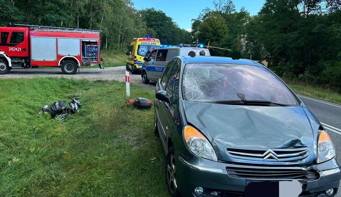 Wypadek na drodze śmierci. Grzybiarza przetransportowano helikopterem do szpitala Wypadek na drodze śmierci. Grzybiarza przetransportowano helikopterem do szpitala
