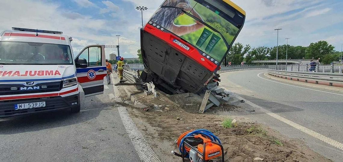 Kierowca z zakazem ponownie spowodował wypadek. Sąd tonie w zaległościach [WIDEO]