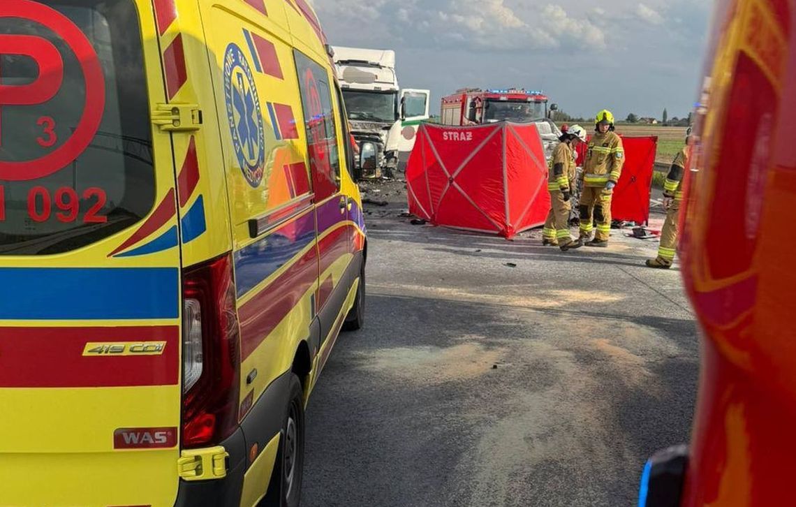 Zderzył się czołowo z pojazdem ciężarowym. Dochodzenie pod nadzorem prokuratury